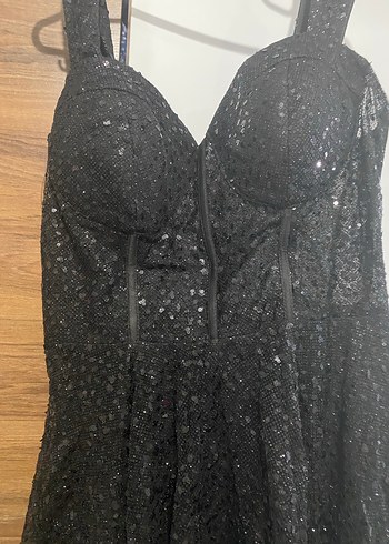 Siyah Parlak V Yakalı Gotik Midi Elbise - Görsel 3