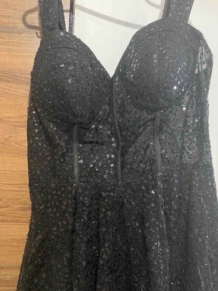 Siyah Parlak V Yakalı Gotik Midi Elbise - Görsel 3