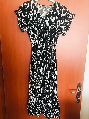 Siyah midi elbise