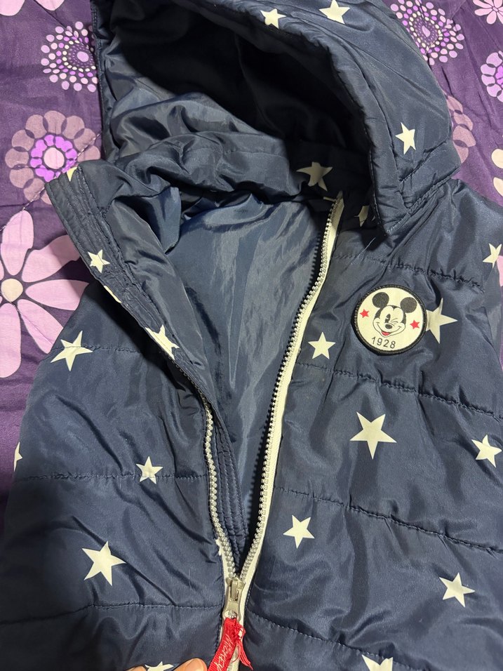 Kapüşonlu Fermuarlı Yıldızlı Yelek - Görsel 3