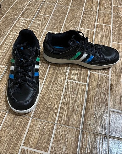 38,5 Beden Adidas Ayakkabı