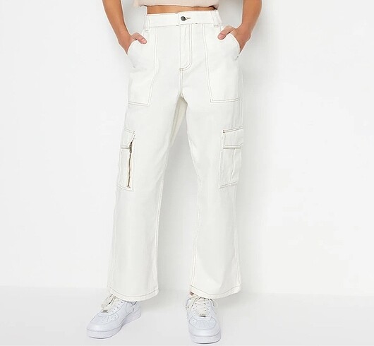 36 Beden beyaz Renk Trendyolmilla kargo cepli yüksek bel pantolon