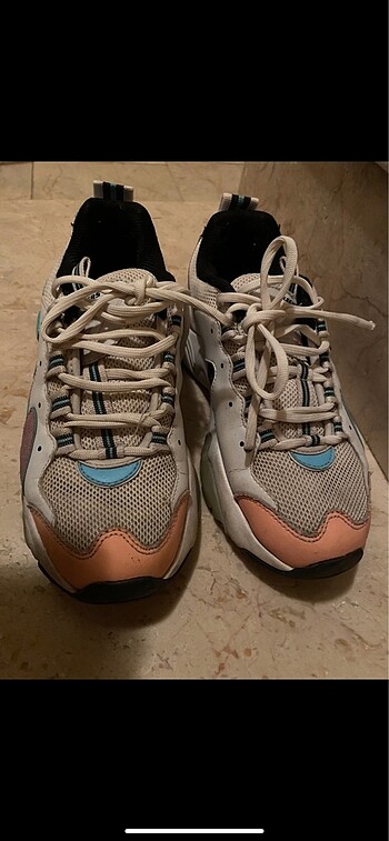Renkli skechers