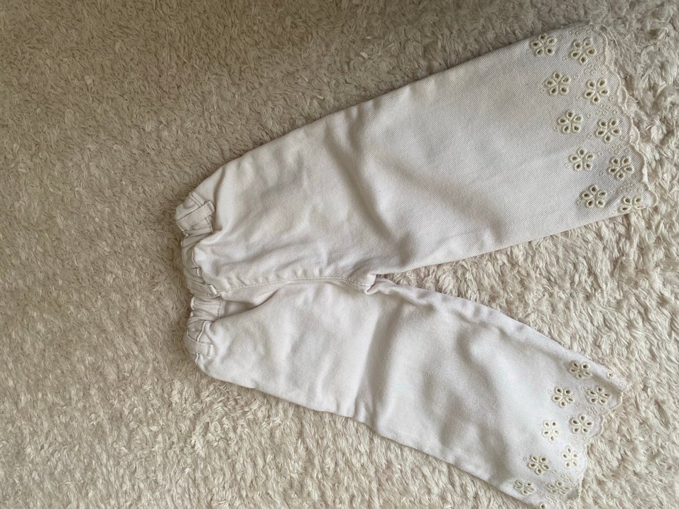 Kız Çocuk Beyaz Nakışlı Dantel Detaylı Pantolon - Görsel 3