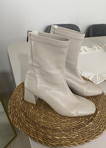 Bej Deri Küt Kalıp Topuklu Kadın Bot - Görsel 3