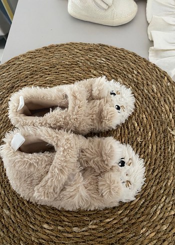 Kızlar için Kürklü Bej Nakışlı Ev Terliği - Görsel 2