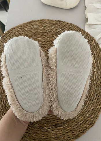 Kızlar için Kürklü Bej Nakışlı Ev Terliği - Görsel 3