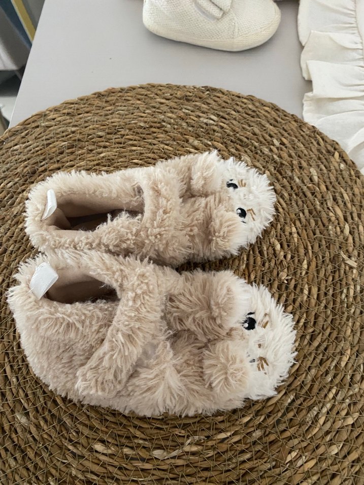 Kızlar için Kürklü Bej Nakışlı Ev Terliği - Görsel 2