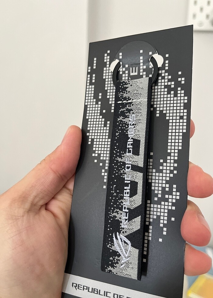 Asus Rog anahtarlık - Görsel 2