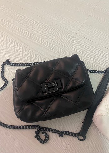 Stradivarius Zincir Detaylı Siyah Kadın Çanta