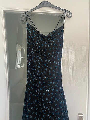 xs Beden Stradivarius midi elbise