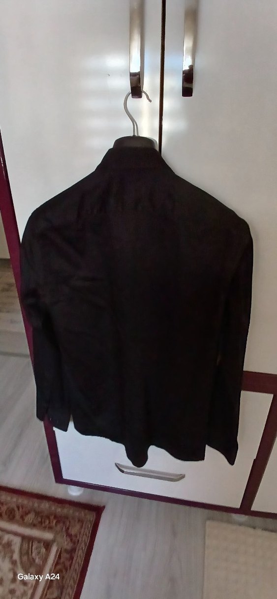 Düğmeli Siyah Erkek Gömlek - Görsel 4