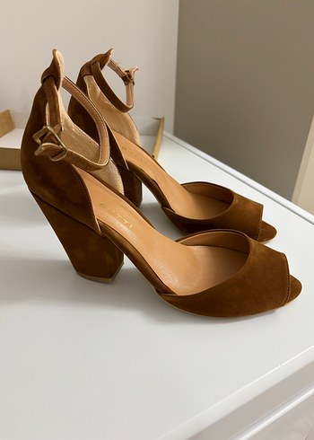 Bej Süet Tokalı Stiletto Kadın Ayakkabı - Görsel 2