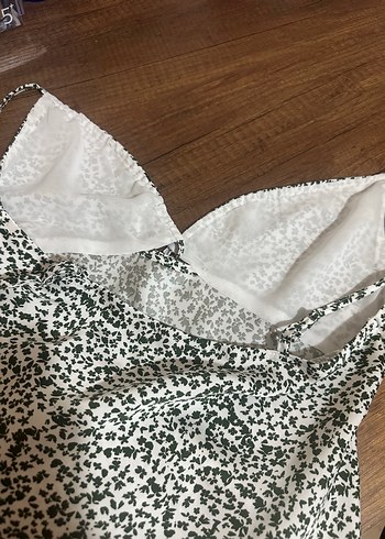 34 Beden beyaz Renk Bershka Çıtır Desen İp Askılı Saten Elbise