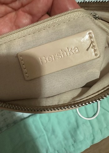 Beden ten rengi Renk Bershka Zincir Detaylı Pudra Rugan Kol Çantası