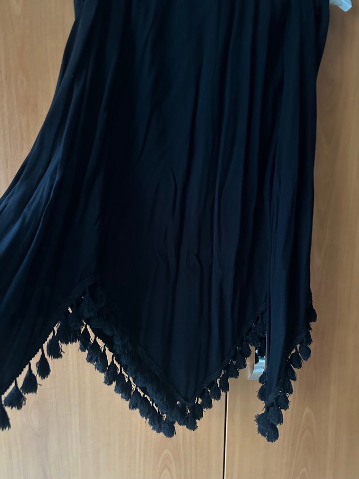 Siyah Etek Ucu Asimetrik ve Püskül Detaylı Uzun Elbise Askılı - Görsel 5