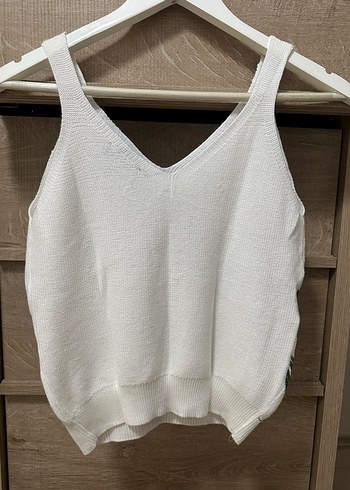 Nisan Marka Yaprak Desenli V Yaka Kalın Askılı Bluz - Görsel 6