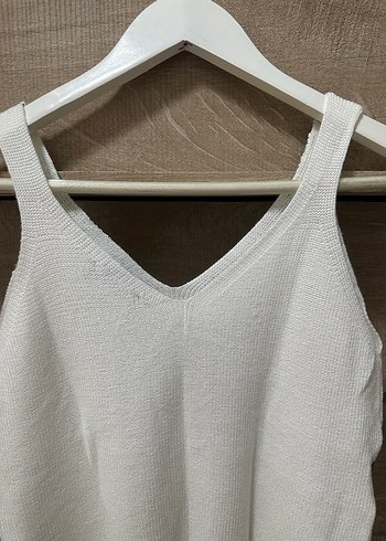 Nisan Marka Yaprak Desenli V Yaka Kalın Askılı Bluz - Görsel 7