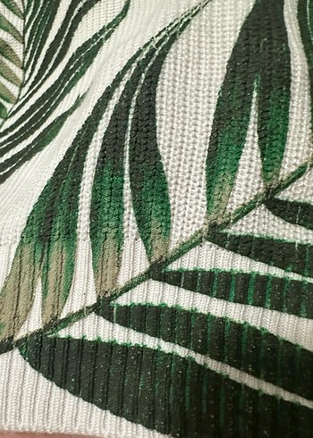 Nisan Marka Yaprak Desenli V Yaka Kalın Askılı Bluz - Görsel 4