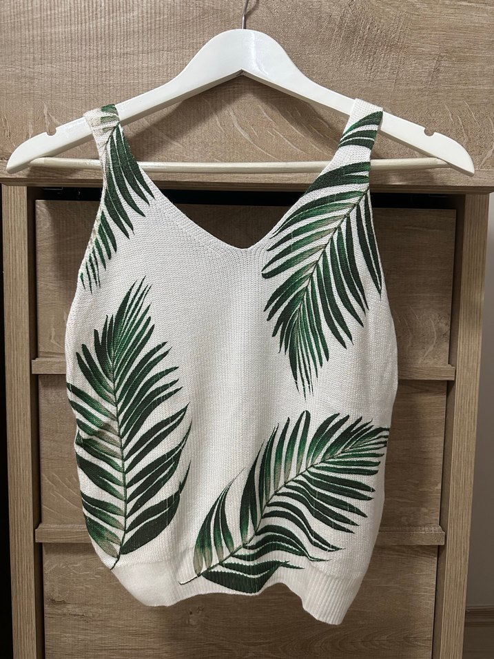 Nisan Marka Yaprak Desenli V Yaka Kalın Askılı Bluz - Görsel 2