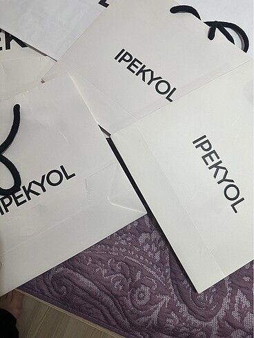 Beden beyaz Renk İpekyol Logolu Karton Çantalar