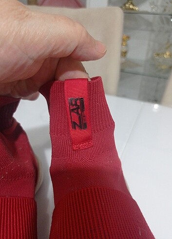 36 Beden kırmızı Renk Orjinal kumaş çorap bot 