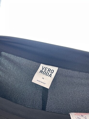 34 Beden siyah Renk Vero Moda Kumaş Pantolon %70 İndirimli.