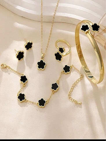 Van Cleef Set