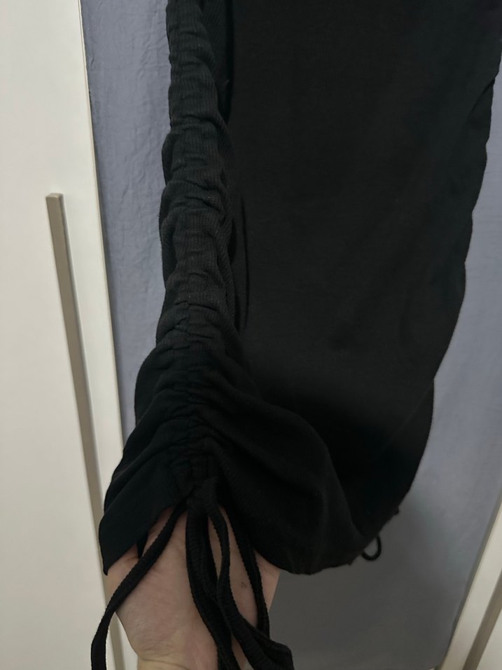 Siyah yanları büzgülü kısa kollu örme Kadın mini Elbise - Görsel 4