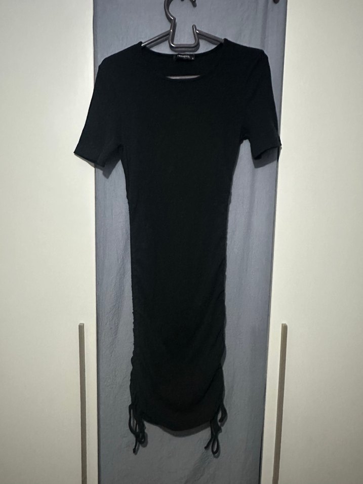 Siyah yanları büzgülü kısa kollu örme Kadın mini Elbise - Görsel 2