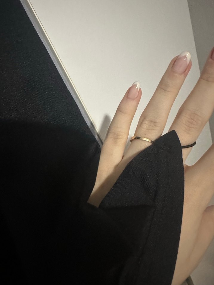 Siyah dekolteli parmak detaylı mini Elbise - Görsel 5