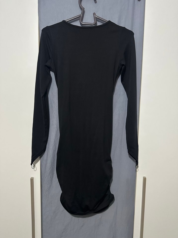 Siyah dekolteli parmak detaylı mini Elbise - Görsel 3