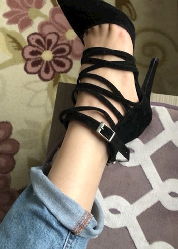 Siyah Süet Tokalı İnce Topuklu Kadın Ayakkabı - Görsel 2