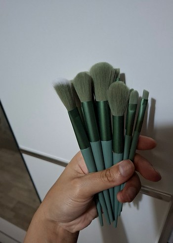 Beden Renk Pastel Yeşil Makyaj Fırça Seti