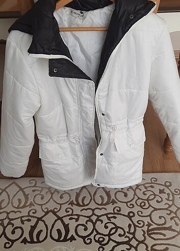 38 Beden beyaz Renk Moncler marka 