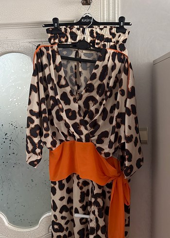 Kahverengi Leopar Desenli Kadın Tulum