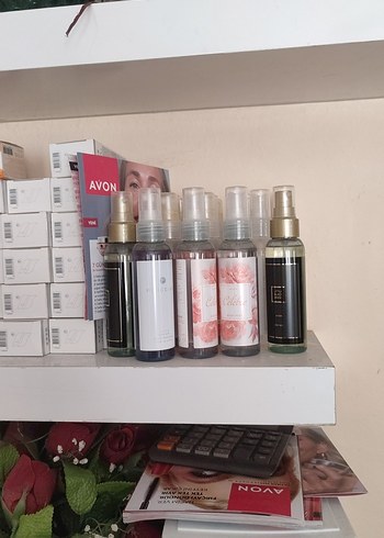 Avon PUR BLANCA VE ATRACTION VÜCUT SPREYI