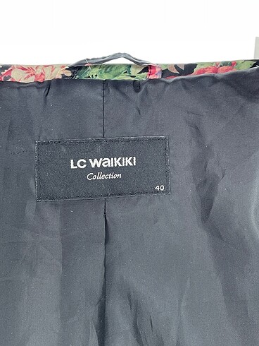 40 Beden çeşitli Renk LC Waikiki Yağmurluk %70 İndirimli.