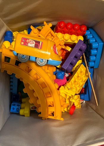 Renkli Lego Blokları ve Parçaları