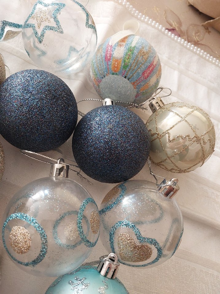 Parlak ve Desenli Yılbaşı Süs Topları - Görsel 4