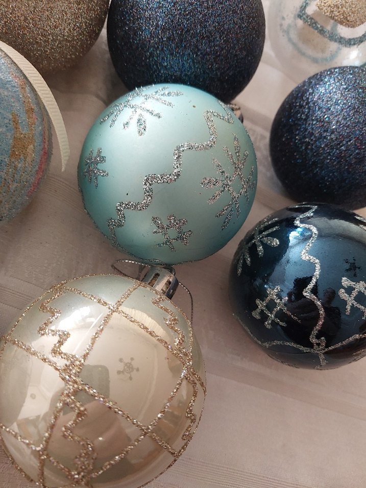 Parlak ve Desenli Yılbaşı Süs Topları - Görsel 2