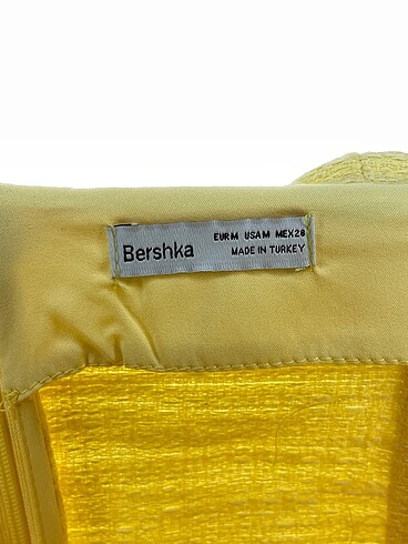 m Beden sarı Renk Bershka Kısa Elbise %70 İndirimli.
