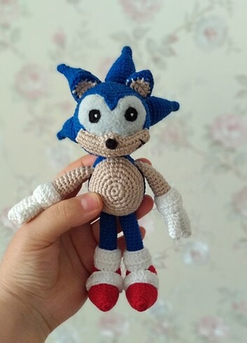 Amigurumi sonic ve pikachu 