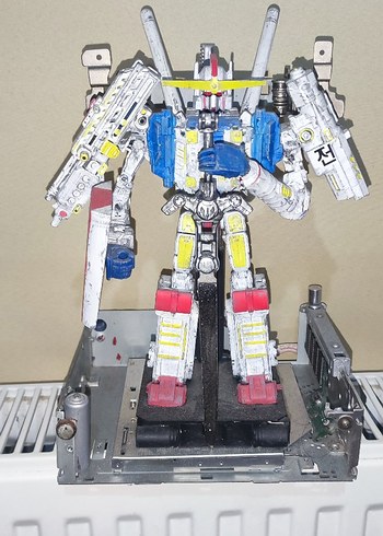 El Yapımı Gundam Robotu