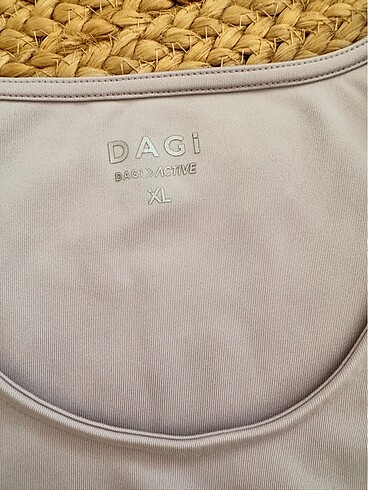 Dagi tshrt crop