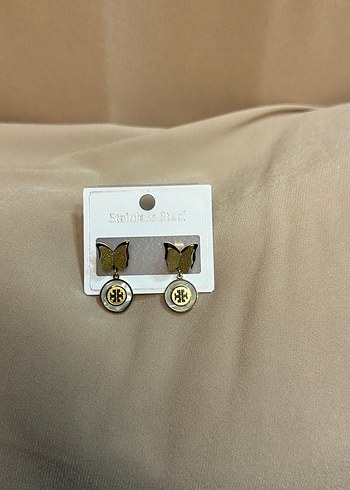 Altın Renkli Mini Kelebekli Küpe