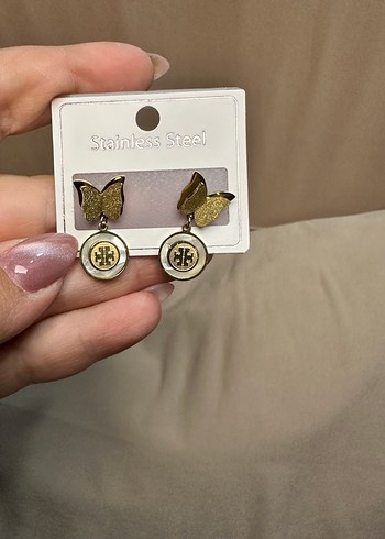 Diğer Altın Renkli Mini Kelebekli Küpe