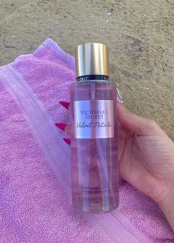 Beden Victoria's Secret Velvet Petals Kadın Parfümü