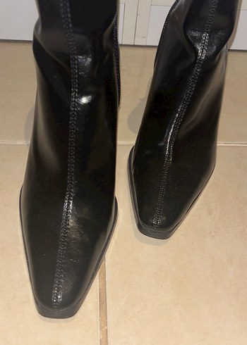 Kadın Siyah Deri Tokalı Topuklu Bot - Görsel 2