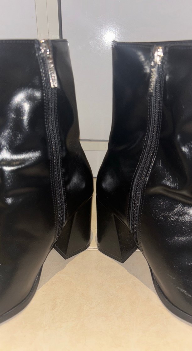 Kadın Siyah Deri Tokalı Topuklu Bot - Görsel 3